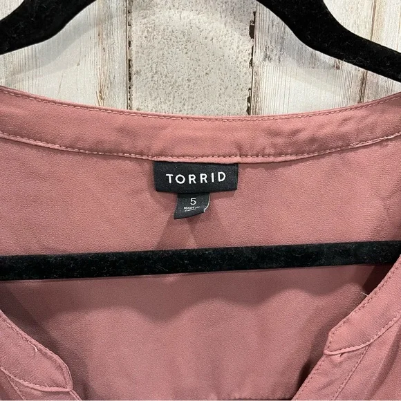 Torrid Peplum Georgette Button-Front Tie-Front Blouse - Picture 3 of 7